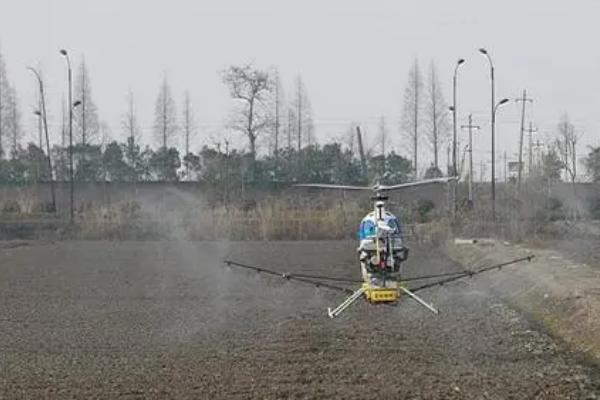 玉米苗前除草剂的使用注意事项,在大部分杂草尚未出土前喷施