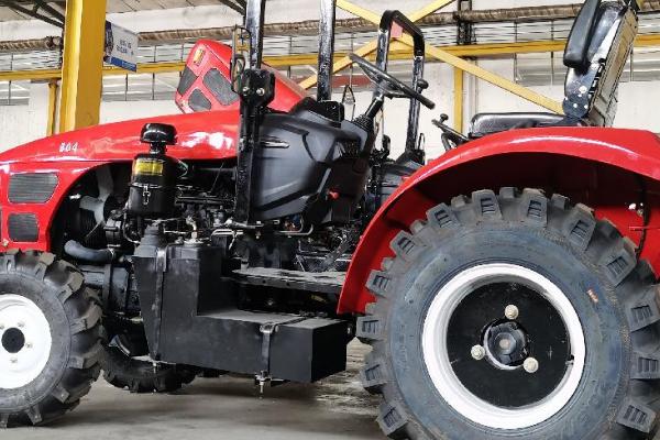 拖拉机有噪音怎么控制,加注光滑油可避免零件因产生摩擦而发出噪音