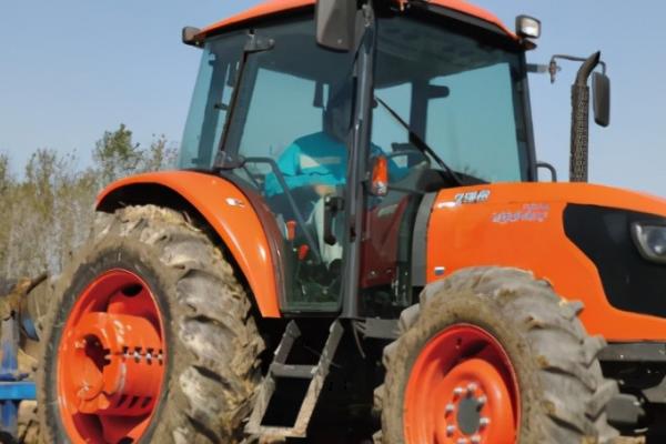 拖拉机有噪音怎么控制,加注光滑油可避免零件因产生摩擦而发出噪音