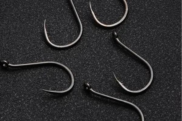 逗钓鲤鱼用什么饵料,活饵以及谷物饵料都适用