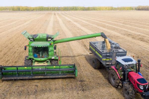 使用豆类收割机要注意什么,与拖拉机配套使用可提高效率