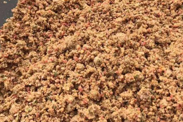 春天钓鲢鳙用什么味型的饵料，建议用腥味或酸味的