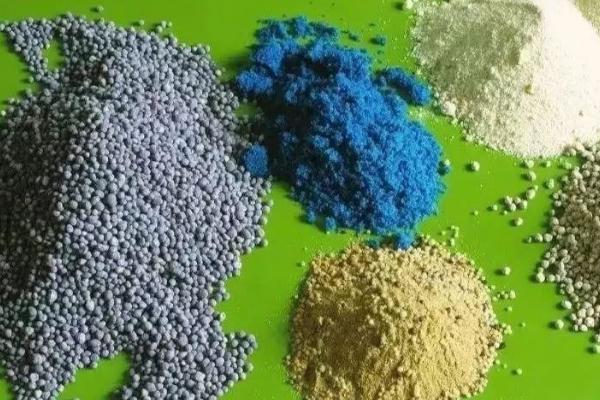 肥料类型划分,按原料的来源可分为有机肥和无机肥