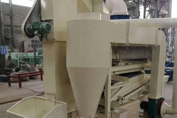 使用复式种子精选机要注意什么,作业前要检查螺钉是否松动