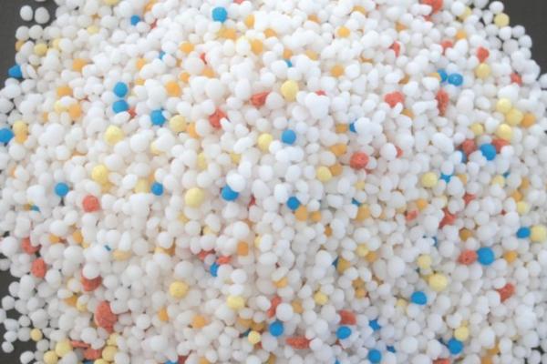 怎么使用控释肥,可在作物幼苗附近开沟施入