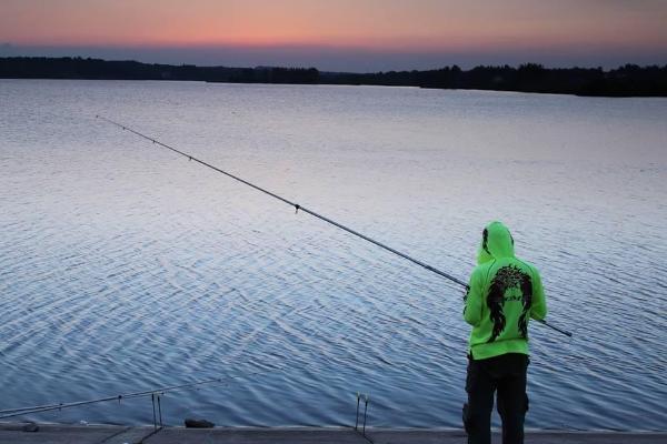 东北风能钓鱼吗,秋季刮东北风时垂钓效果好