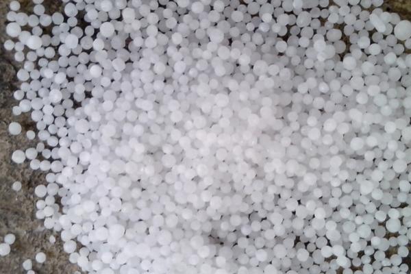 尿素不可与碳铵混用的原因,混用后会造成尿素流失