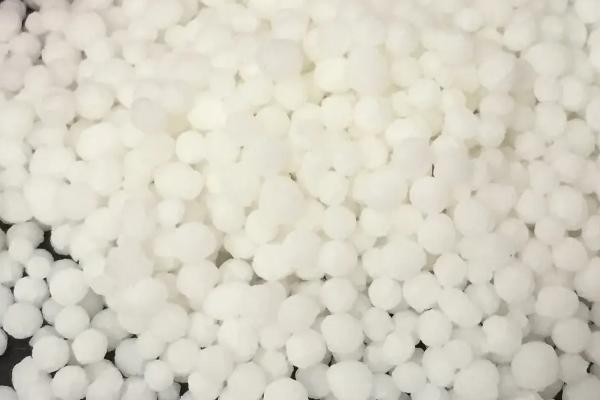 尿素不可与碳铵混用的原因,混用后会造成尿素流失