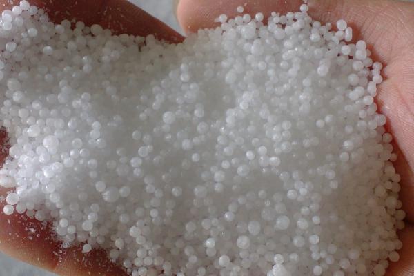 尿素不可与碳铵混用的原因,混用后会造成尿素流失