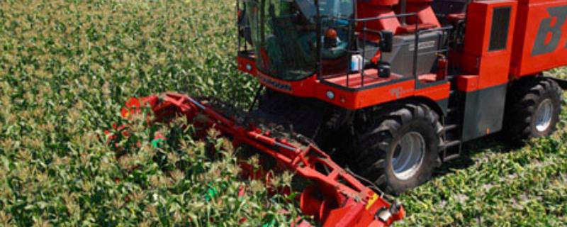 如何使用玉米收获机