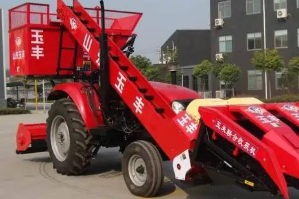 如何使用玉米收获机,达到额定转速时才能开始进行收获作业