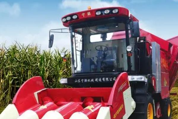 如何使用玉米收获机,达到额定转速时才能开始进行收获作业