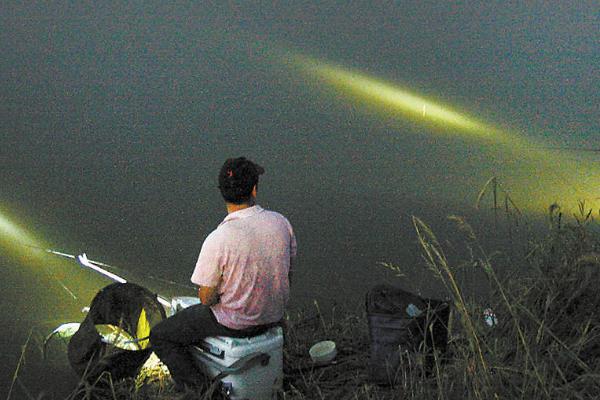 夜钓鱼什么时候开口，8-9、11-3点鱼儿比较活跃