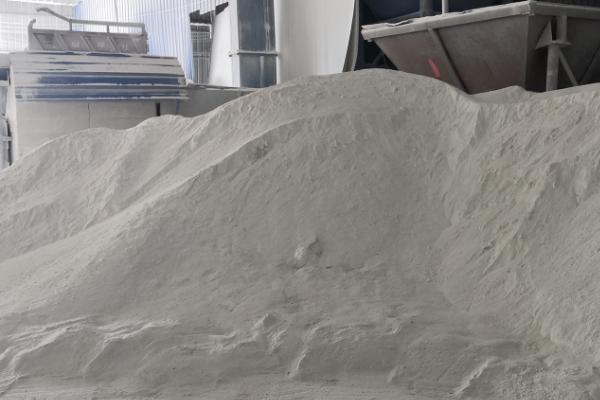 鱼塘消毒用什么药可以避免伤鱼,使用二氧化氯可以防止鱼儿受到损伤