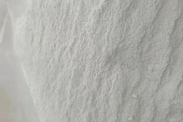 鱼塘消毒用什么药可以避免伤鱼,使用二氧化氯可以防止鱼儿受到损伤