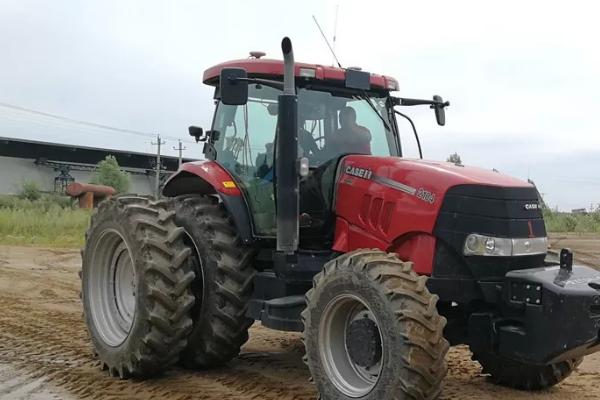 在泥泞路上行驶拖拉机要注意什么，需稳住方向、降低车速、少用制动