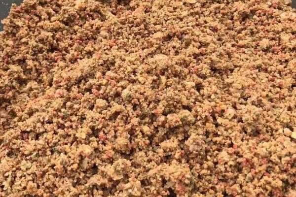 7月份钓鲫鱼用什么饵料，清淡的饵料最好