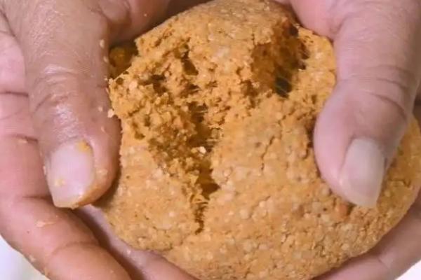 7月份钓鲫鱼用什么饵料，清淡的饵料最好