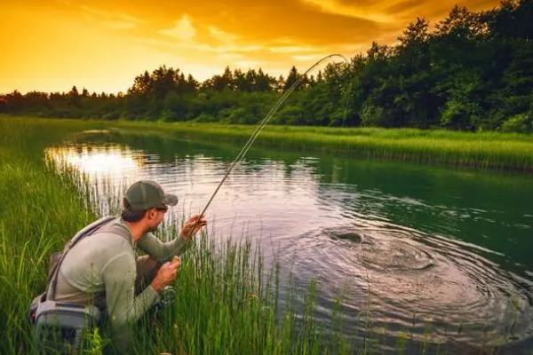 冬天钓鲢鳙钓多深的水，3到4米深的地方比较合适