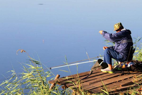 冬天钓鲢鳙钓多深的水，3到4米深的地方比较合适