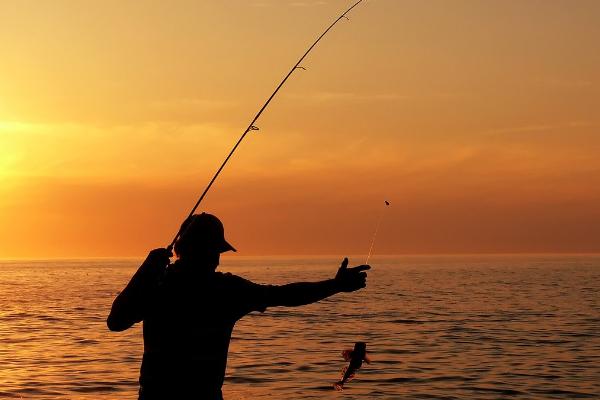 钓鱼走水用小漂还是大漂，用吃铅量较大的大漂更合适