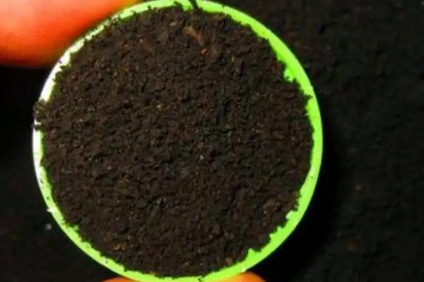 微生物肥料有何特点及作用，可促进作物吸收营养元素、提高产量和品质