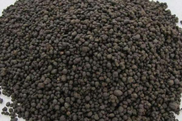 微生物肥料有何特点及作用，可促进作物吸收营养元素、提高产量和品质