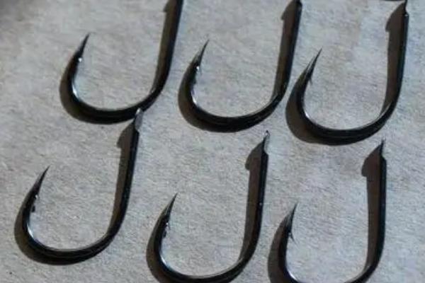 用5号伊势尼钩垂钓鲫鱼是否过大,一般不算太大、可垂钓体型较大的鱼类