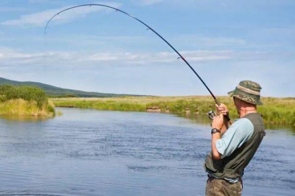 冬季晚上路亚翘嘴应该深水还是浅水，可以直接深水钓底