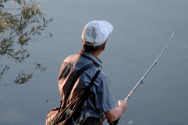 刮东风时鱼儿为何不开口,原因是气压较低、水中缺氧