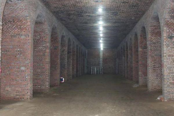 甘薯平窖怎么建造以及贮藏,可在地势较高、土层深厚坚实的地方开挖长方体平窖