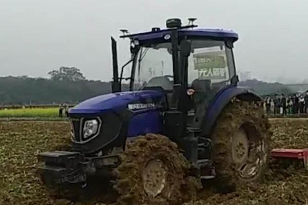 驾驶拖拉机要注意哪十慢,包括起步慢、转弯慢、上下坡慢