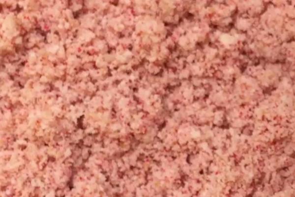 冬钓鲤鱼适合用什么饵料,可使用蚯蚓等带有腥味的饵料