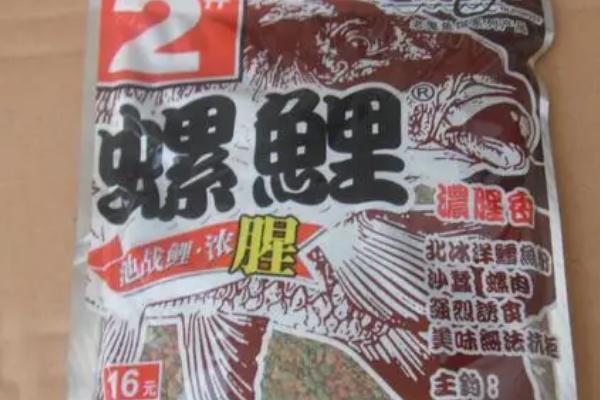 冬钓鲤鱼适合用什么饵料,可使用蚯蚓等带有腥味的饵料