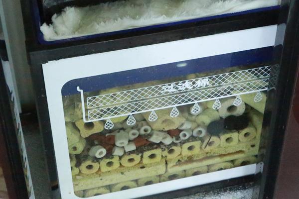 鱼缸过滤棉一天就脏是否正常,属于不正常情况、需适当减少喂食量