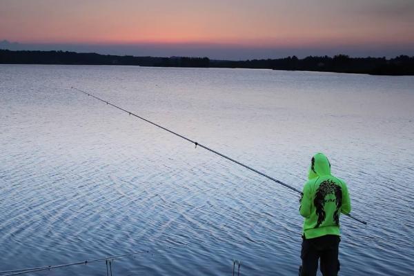 水库钓鲤鱼的垂钓深度,适宜深度为1.5-3米