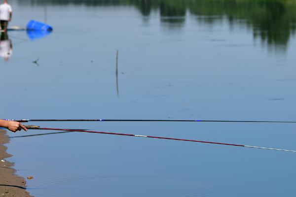 冬季阴天适合钓鱼吗,不建议在冬季阴天垂钓