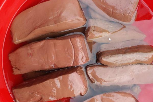 猪血凝固的最佳方法，添加柠檬汁、醋或少量盐巴