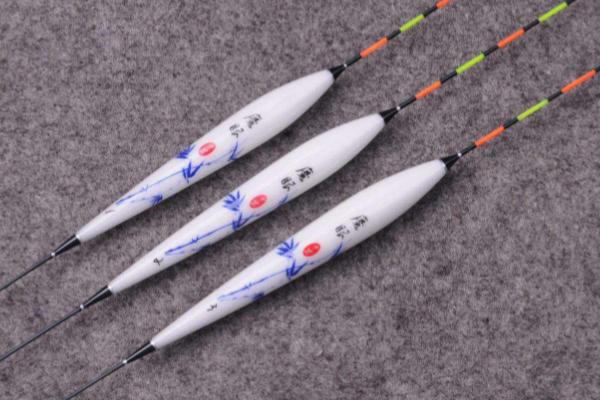 浮钓鲢鳙钩距多少合适，可以控制在4到10厘米之间