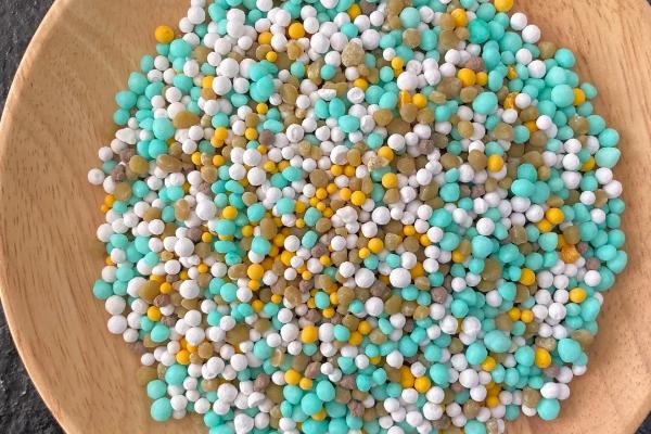 使用玉米缓控释肥存在哪些问题，释放类型单一、掺混比例不合理