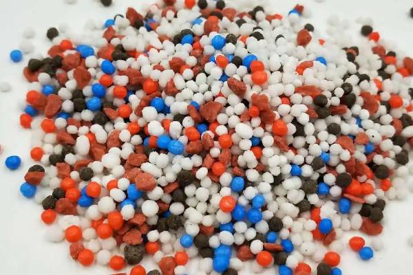 使用玉米缓控释肥存在哪些问题，释放类型单一、掺混比例不合理