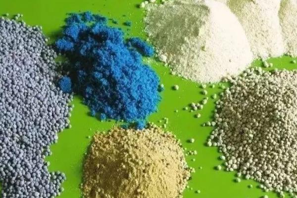 肥料的种类，根据作物的实际情况选择