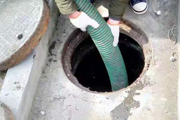 化粪池多久清理一次合理,可根据池子的大小来决定