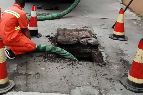 化粪池多久清理一次合理,可根据池子的大小来决定