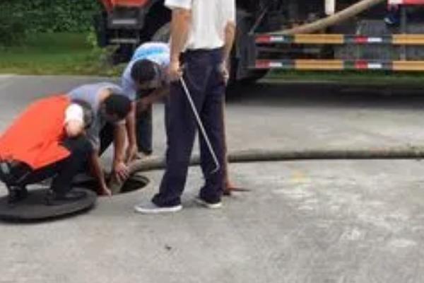 化粪池多久清理一次合理,可根据池子的大小来决定