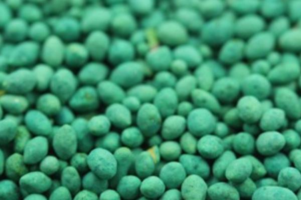 什么是种子包衣剂,在种子外面包上一层含水药剂和促进生长物质