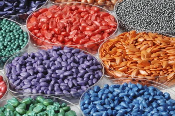 什么是种子包衣剂,在种子外面包上一层含水药剂和促进生长物质