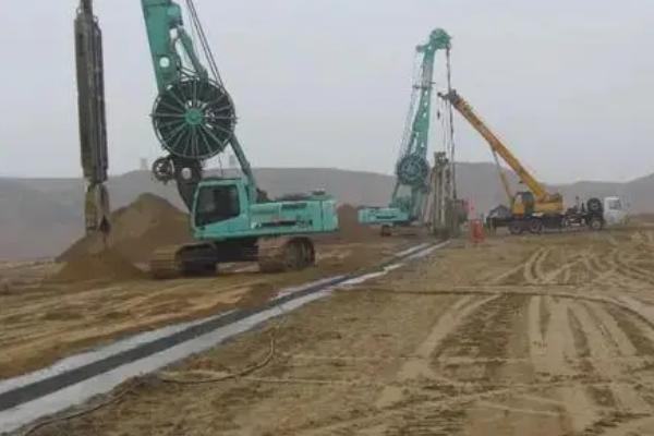 养殖淡水鲈鱼的方法，每天要定时为池塘打氧