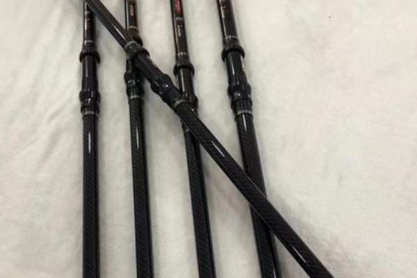 锚鱼的原理，将鱼钩串联在鱼线上、再抛投至鱼儿密集的场所