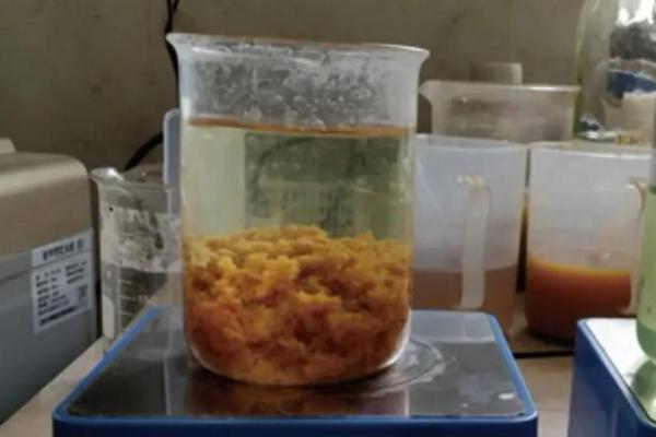 除磷剂怎么使用，直接投入水中即可